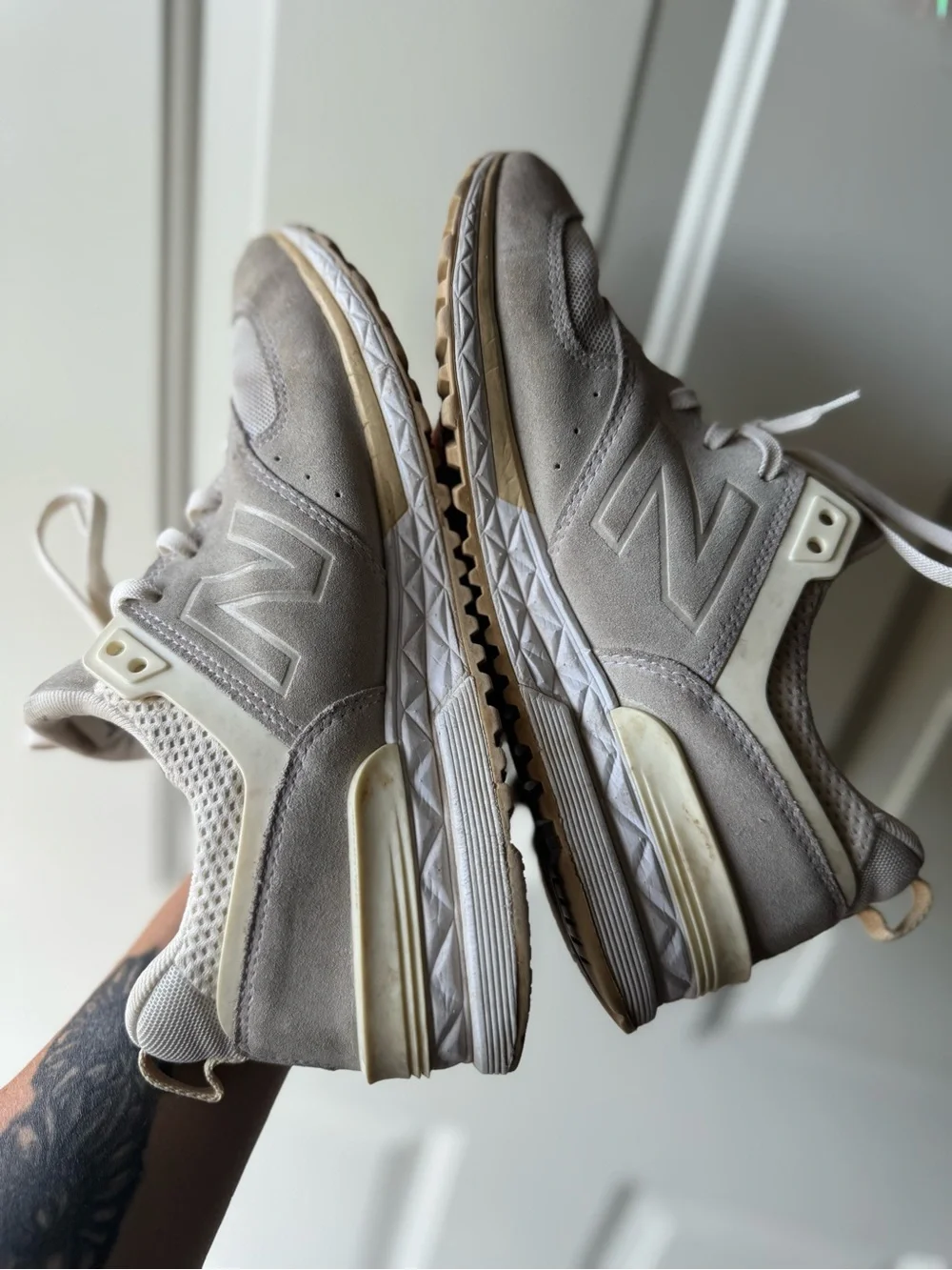 New Balance 574’s size 7.5